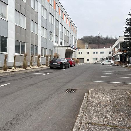 City Hotel B&B, Reception 24 7, 800M Od-From R1, Free Parking Banská Bystrica Eksteriør billede
