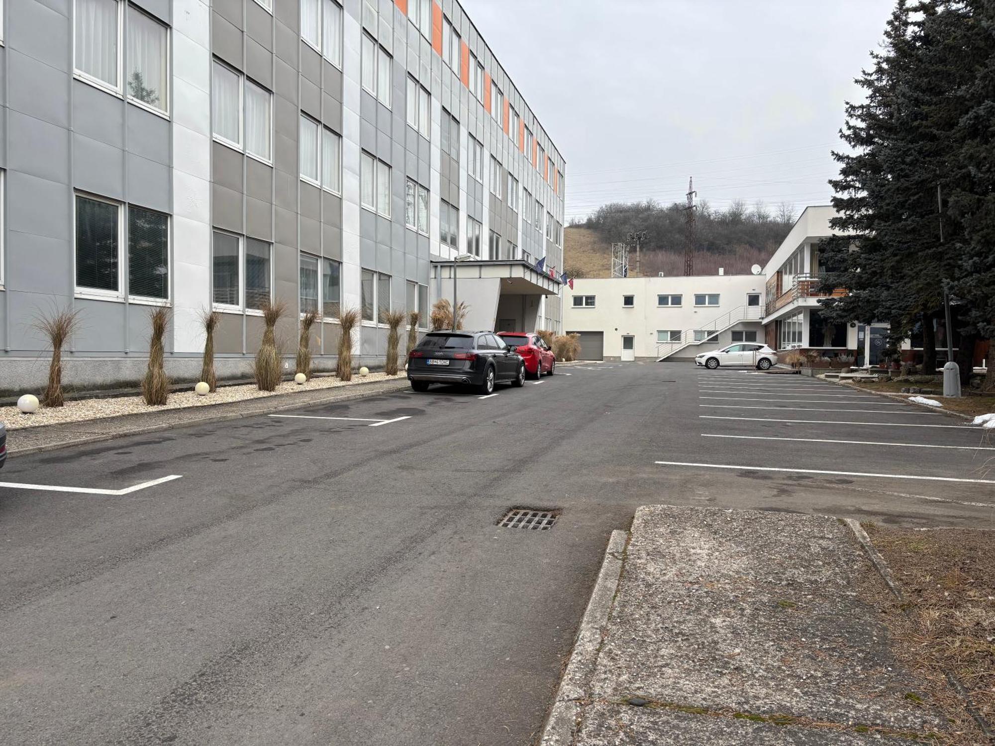 City Hotel B&B, Reception 24 7, 800M Od-From R1, Free Parking Banská Bystrica Eksteriør billede