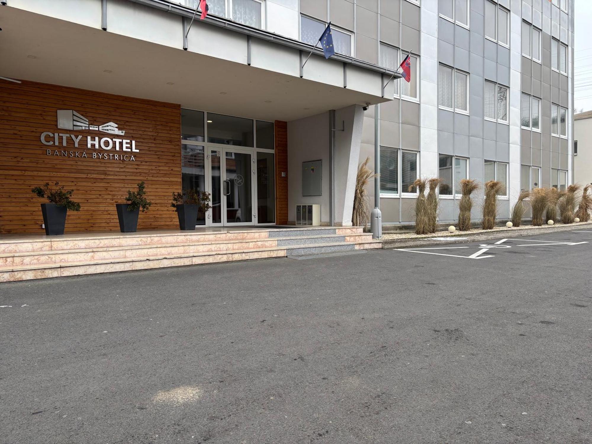 City Hotel B&B, Reception 24 7, 800M Od-From R1, Free Parking Banská Bystrica Eksteriør billede