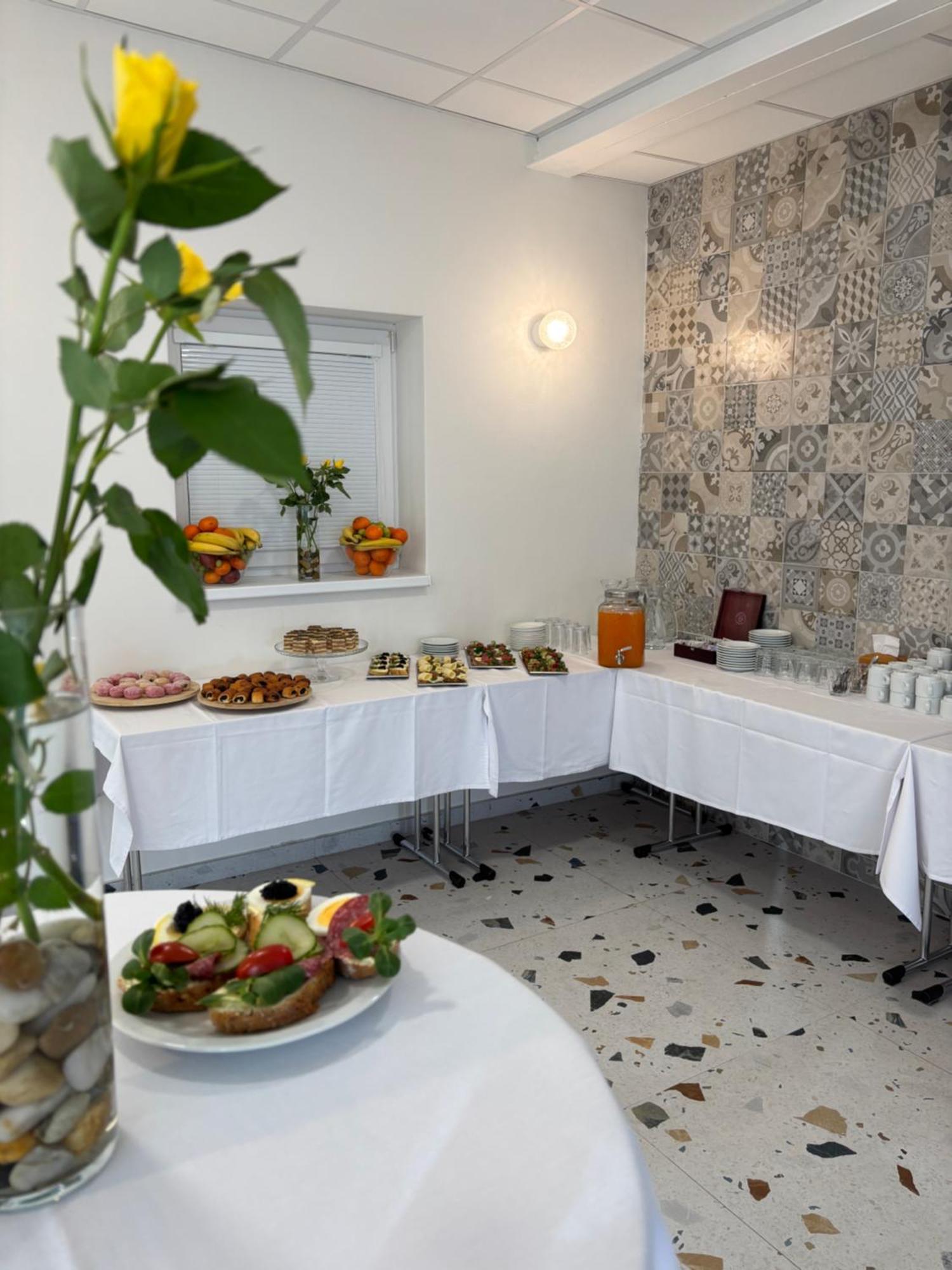 City Hotel B&B, Reception 24 7, 800M Od-From R1, Free Parking Banská Bystrica Eksteriør billede