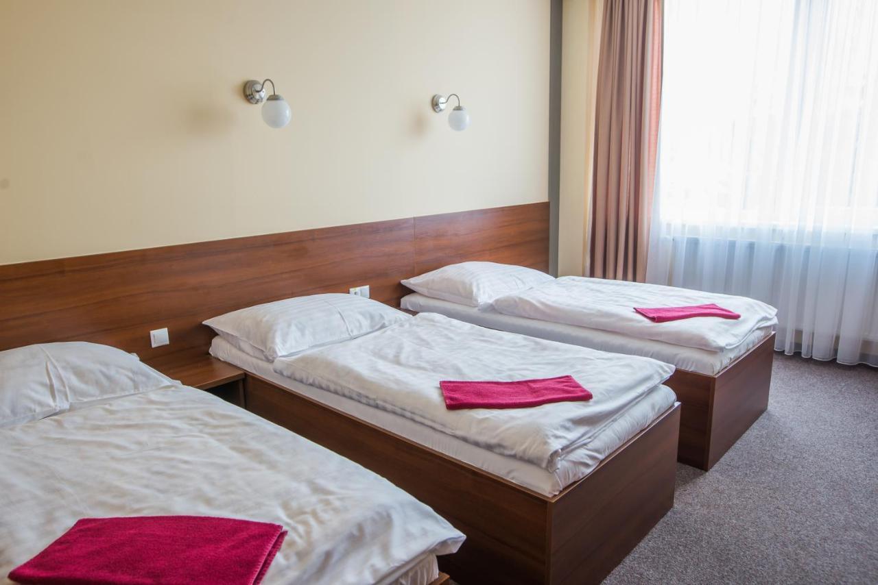 City Hotel B&B, Reception 24 7, 800M Od-From R1, Free Parking Banská Bystrica Eksteriør billede