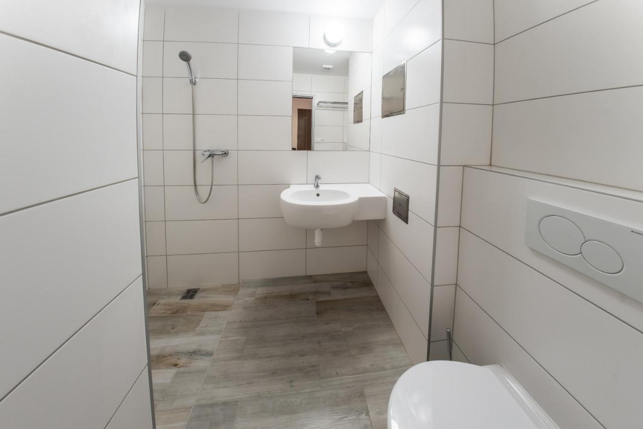 City Hotel B&B, Reception 24 7, 800M Od-From R1, Free Parking Banská Bystrica Eksteriør billede