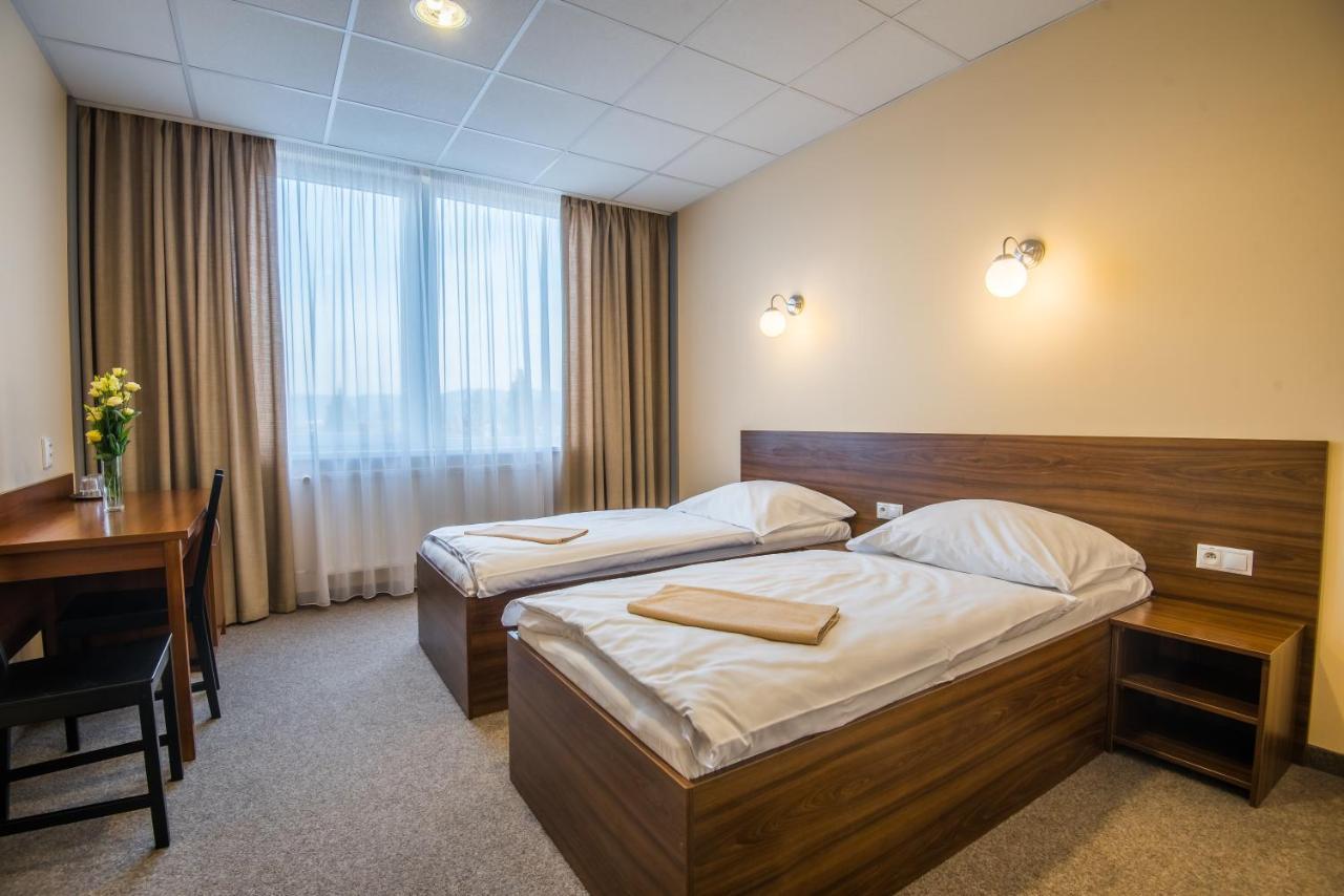City Hotel B&B, Reception 24 7, 800M Od-From R1, Free Parking Banská Bystrica Eksteriør billede
