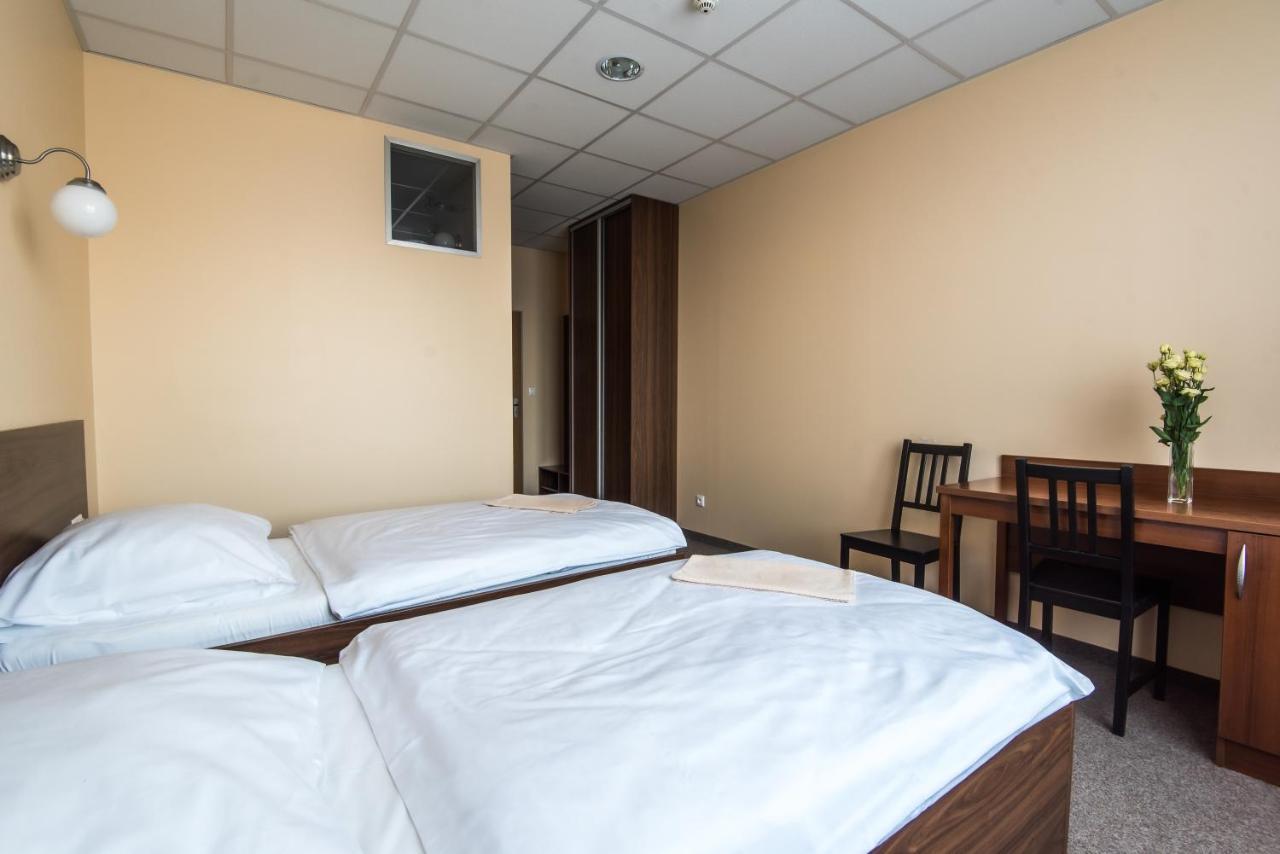 City Hotel B&B, Reception 24 7, 800M Od-From R1, Free Parking Banská Bystrica Eksteriør billede